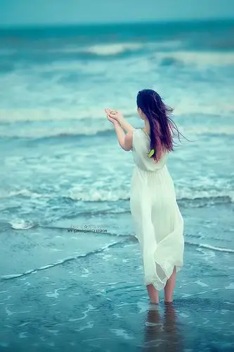 摄影作品海边那一袭白裙子