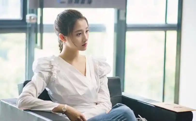 关晓彤坐实"关大壮"称呼,穿运动衣配包臀裙,只看上身像120斤_身材