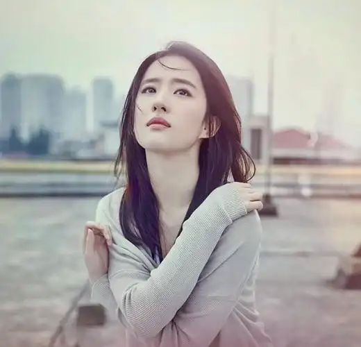 《刘亦菲:家族背景与她的美貌与才华》