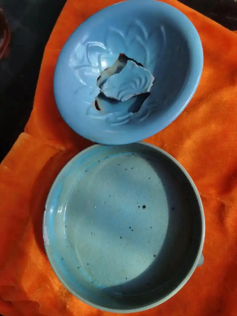 二件仿汝瓷器放那都忘了,今天照几张细图亲们欣赏 - 抖音