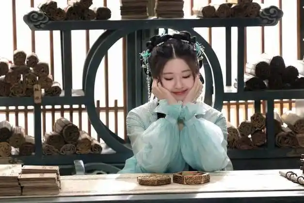 赵露思李宏毅聚餐视频曝光男方回应很无聊网友称咸猪手很恶心