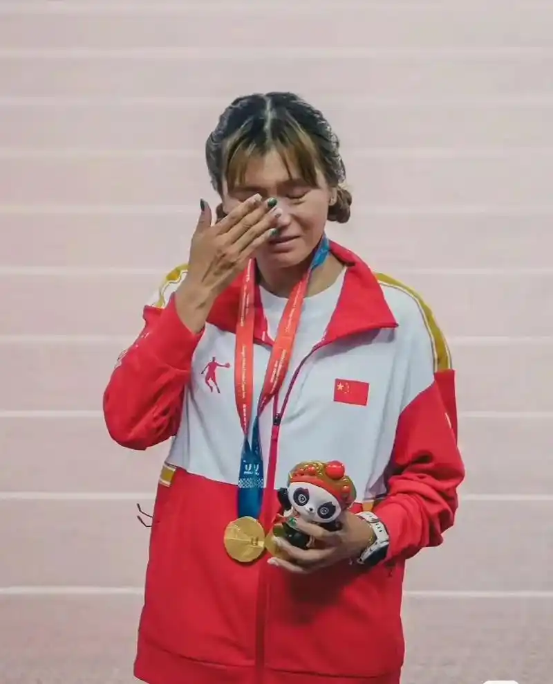 夏雨雨大运会万米夺金中国949417 - 抖音