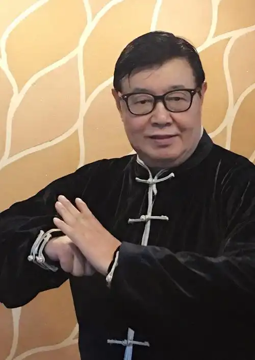 董洪林给您拜年啦!祝福您和全家吉祥如意!