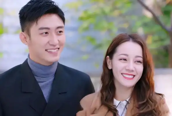 为官宣试探?热巴晒婚纱大片,视频替身物料旧照,黄景瑜前妻实锤