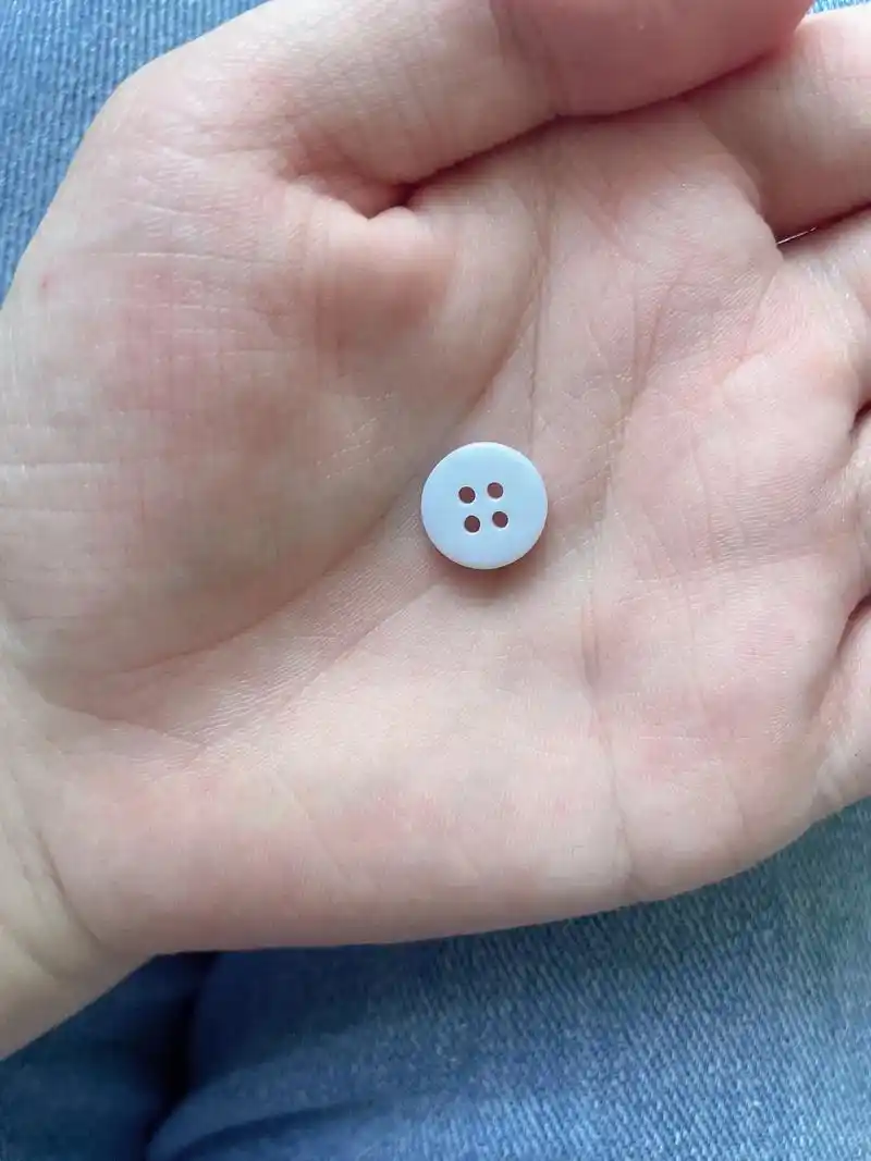 一粒纽扣.一直有个习惯,假如明天上班,今天就开始准备要穿的衣 - 抖音