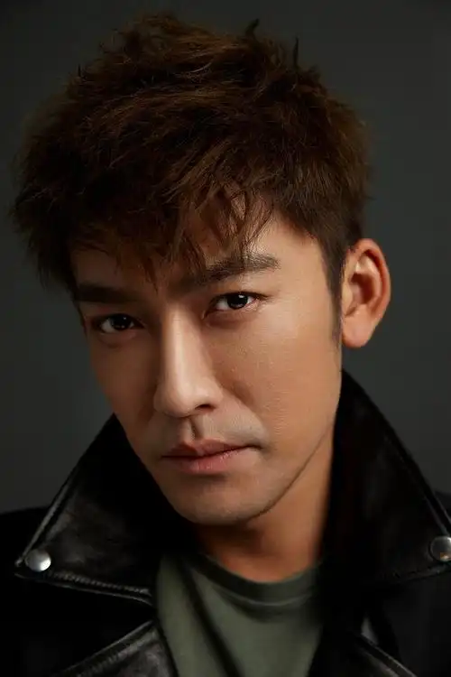 张博曝冬日写真精致轮廓显极致轻熟魅力