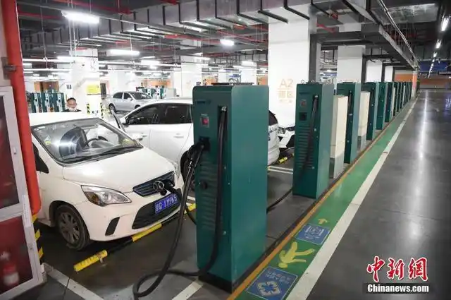 北京规模最大集中式电动车充电站投入使用|充电桩|电动汽车|侯宇_网易