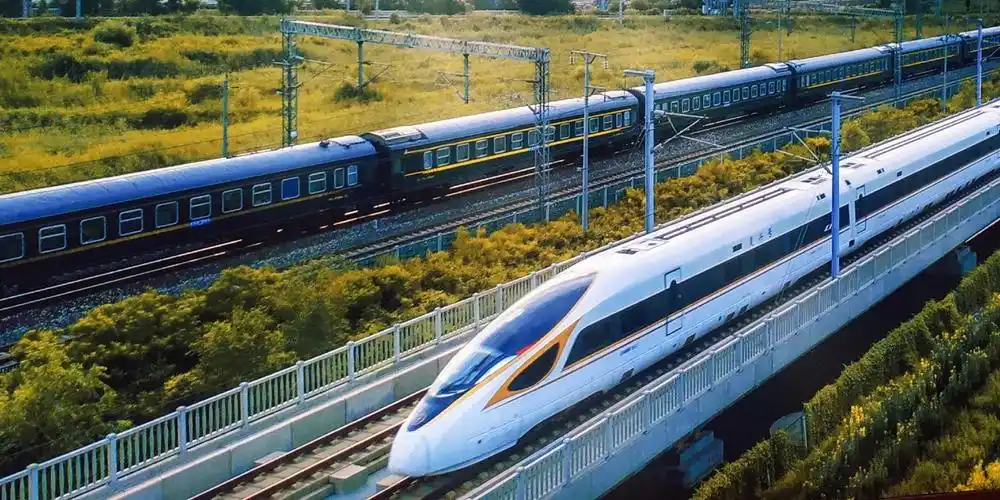 受降雪影响铁路部门对京广高铁上下行列车采取限速运行措施