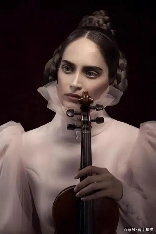 欧洲低调复古唯美女性肖像摄影图片