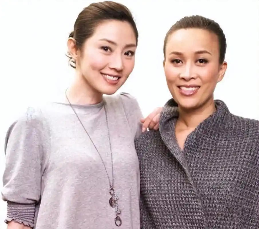 歌手那英:和高峰同居10年,分手后带着儿子嫁给孟桐,如今怎样了?