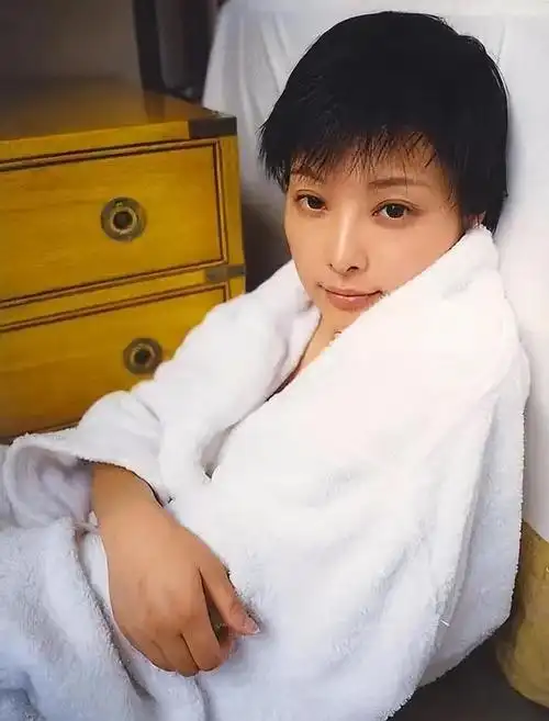 以为是假新闻,其实是真新闻,从王一博到郭京飞,离谱又惊呆众人