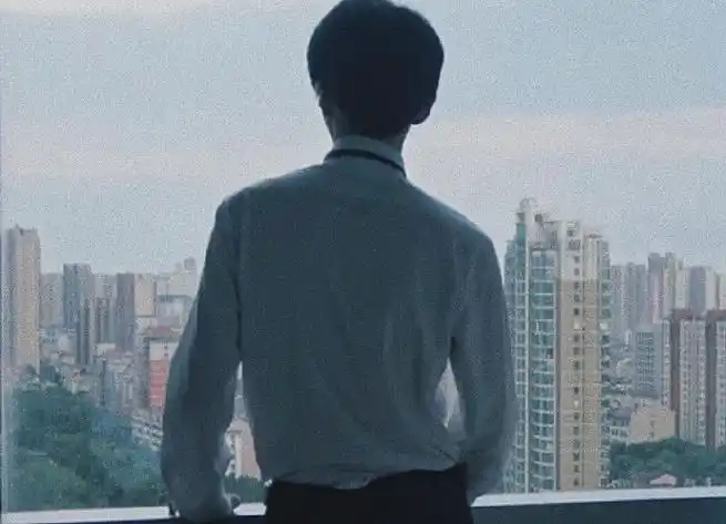 这腰身和背影真的绝了…………白衬衫西装裤 庄文杰你鲨到我了!