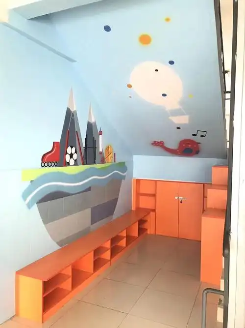 西安吉祥路小学楼梯间彩绘