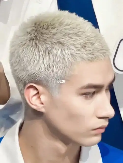 米卡的侧脸真的太绝了