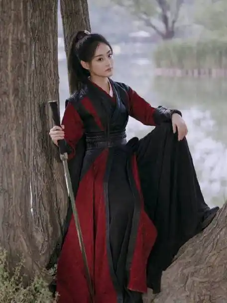 《武庚纪》啦,感觉角色适配度还挺高的,祝绪丹的古装造型一直很惊艳