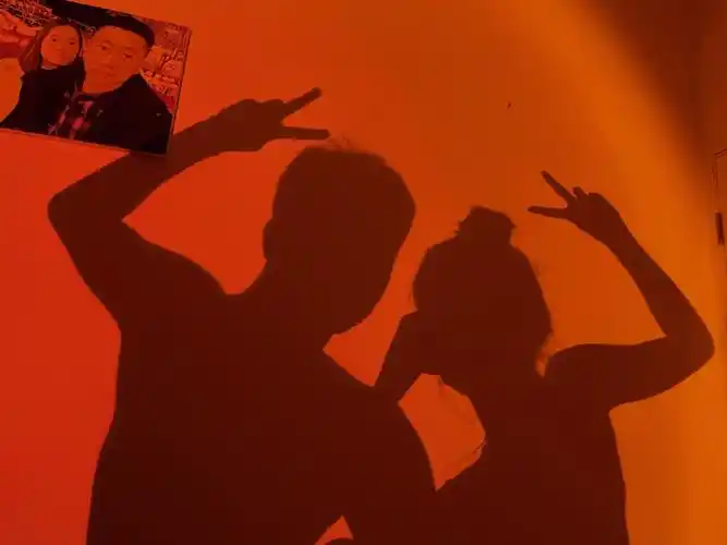 情侣氛围感照片影子照