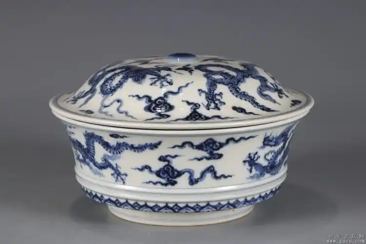 明代大明宣德年制青花龙纹折腰碗