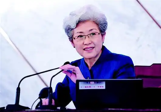 4日上午人大举行新闻发布会 看傅莹妙语接招