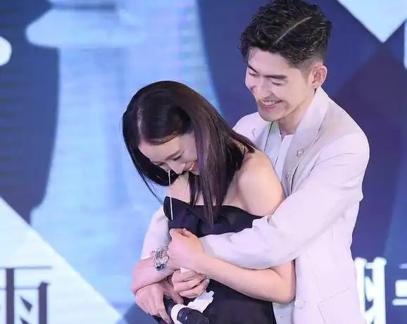 张翰张钧甯也太有夫妻相了张翰手上的表值一辆法拉利