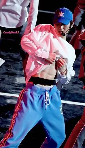 蔡徐坤腹肌照片大全 (第1页)