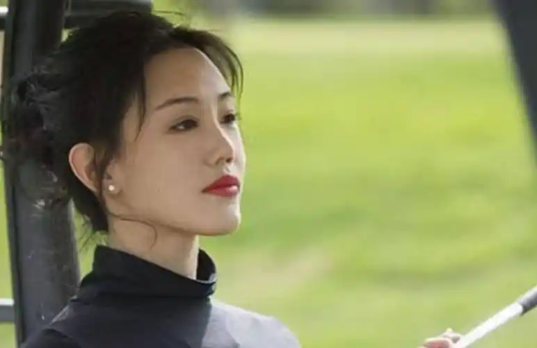 原创58岁王姬美丽与丈夫低调恩爱19年27岁儿子智商只有5岁