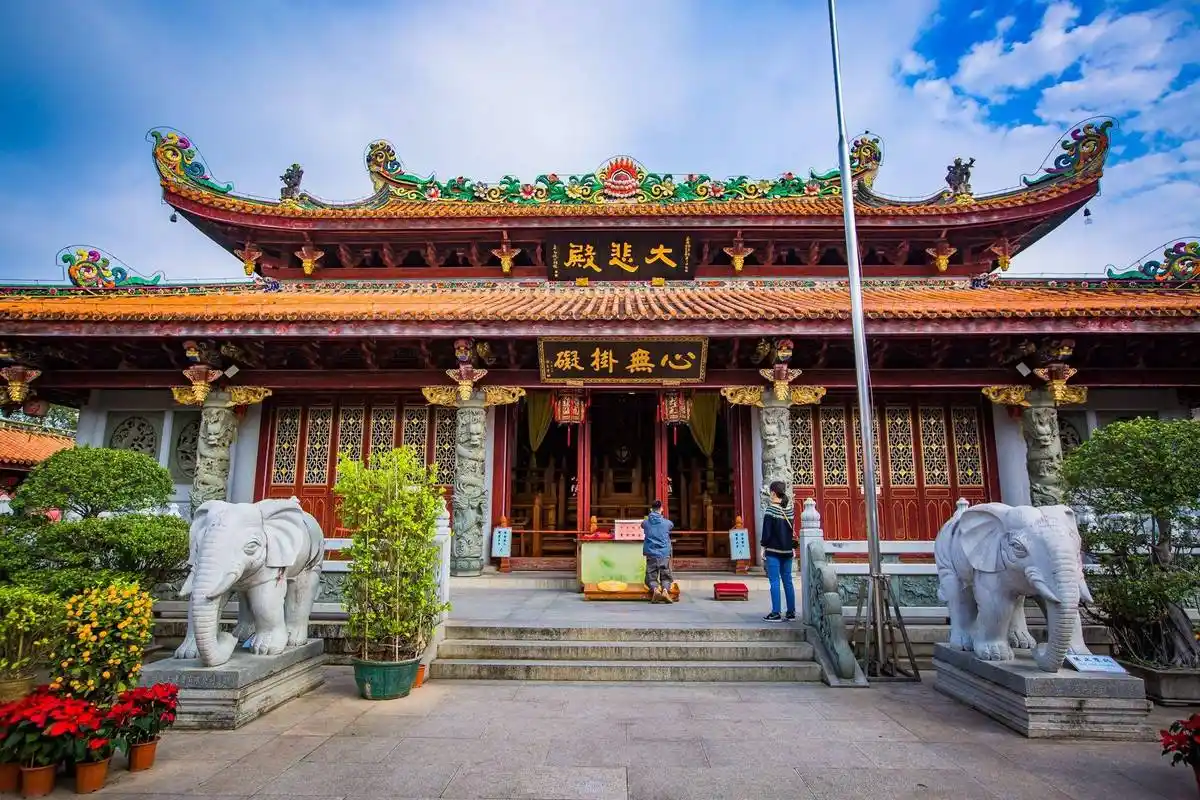 广东潮州开元寺,被称为"粤东第一古刹",吸引了众多游客前来_建筑_寺庙