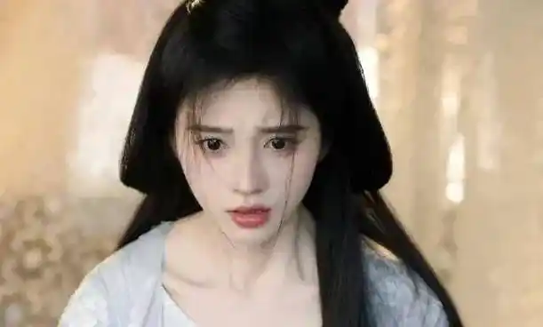 鞠婧祎卸妆前后对比曝光