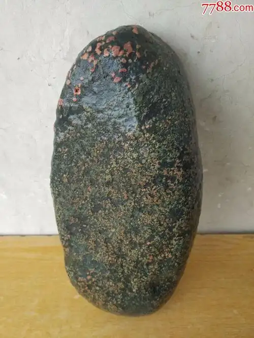 洛阳精品梅花玉原石顶戴花翎石型完美画面疏密有度