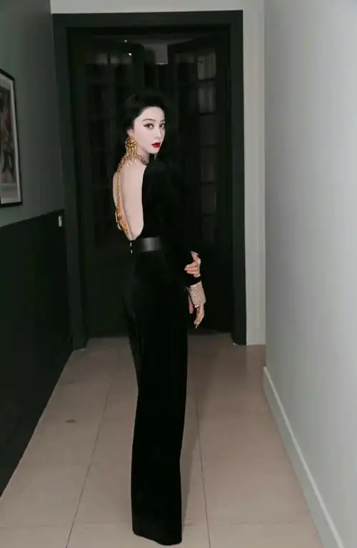 绝对的美貌!41岁范冰冰惊艳亮相巴黎时装周