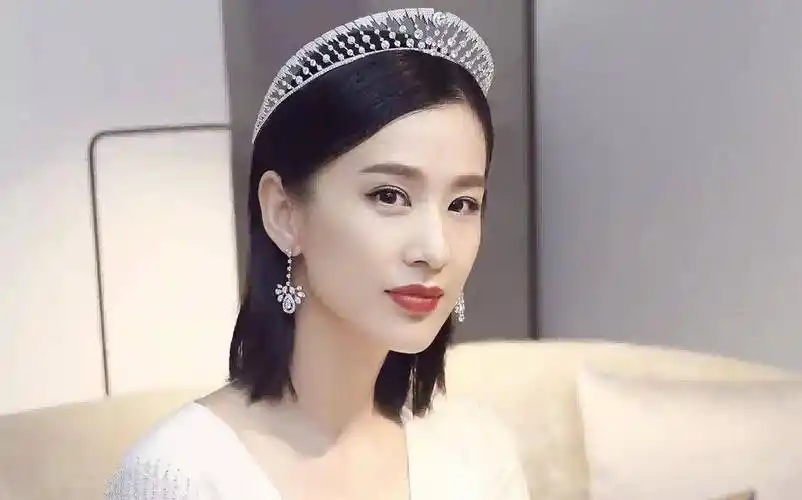 "大长脸"也好看的12位女星,个个明艳大气,高级感十足_造型_美女_脸型