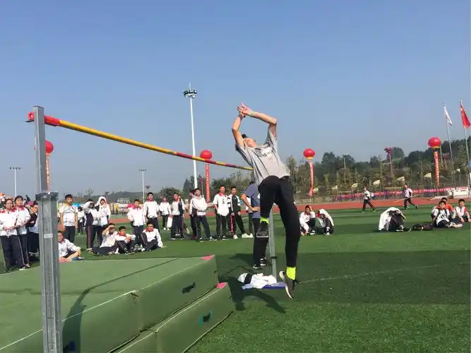 运动会跳高精彩瞬间