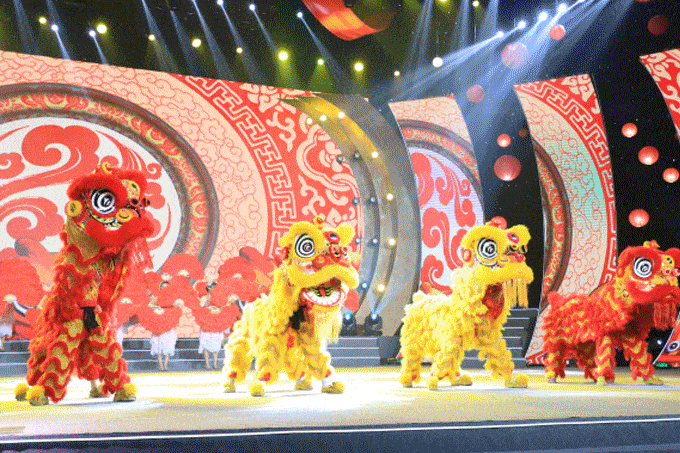 除夕看央视春晚,初一看……_厦门