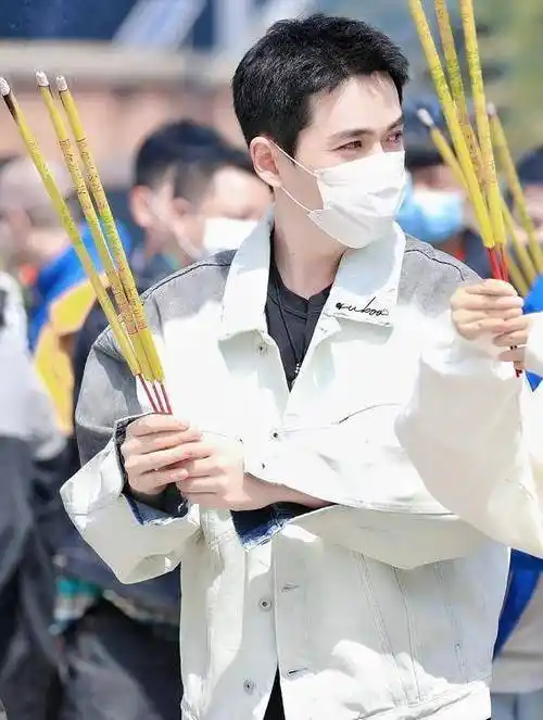 朱一龙新剧《叛逆者》官宣开机,换寸头发型清爽帅气,女主角实力不俗