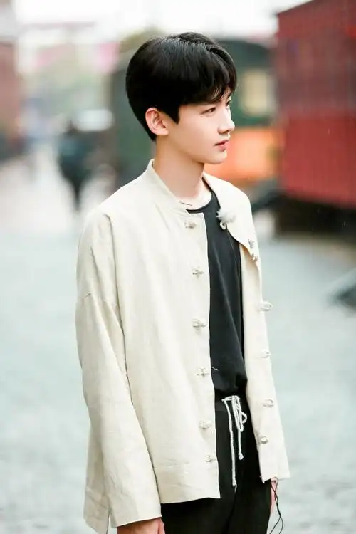 白敬亭《二十四小时》第三季帅气图片