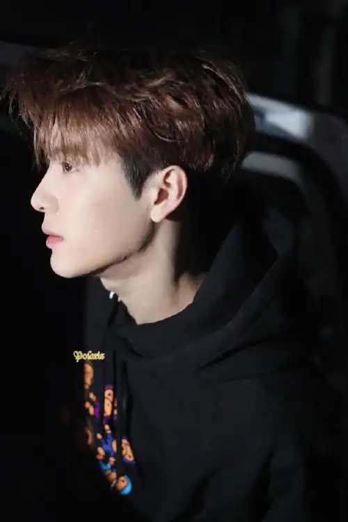 2022央视春晚第三次大联排##王嘉尔现身2022央视春晚第三次大联排