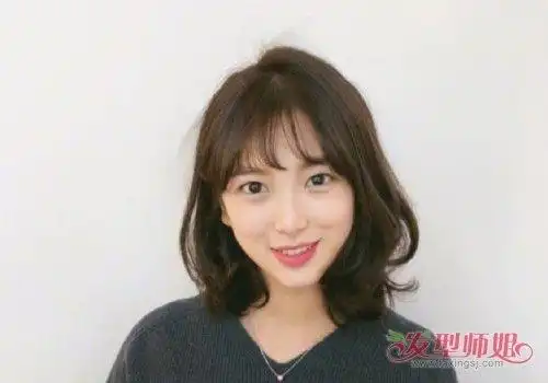 菱形脸女生空气刘海齐肩中短发发型