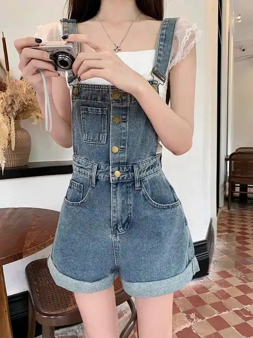 网红减龄牛仔背带短裤女夏季2024新款工装阔腿热裤小个子吊带裤子