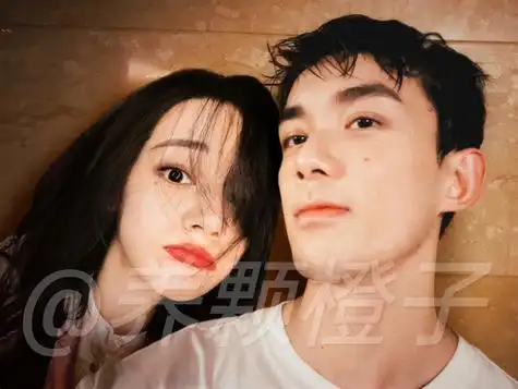 16-下部又是七转八拐的驶入酒店地下停车场,迪丽热巴压低帽檐下了车