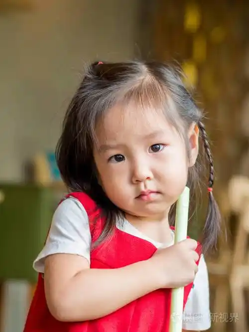 亚洲可爱小女孩肖像照片-正版商用图片0n6o33-摄图新视界