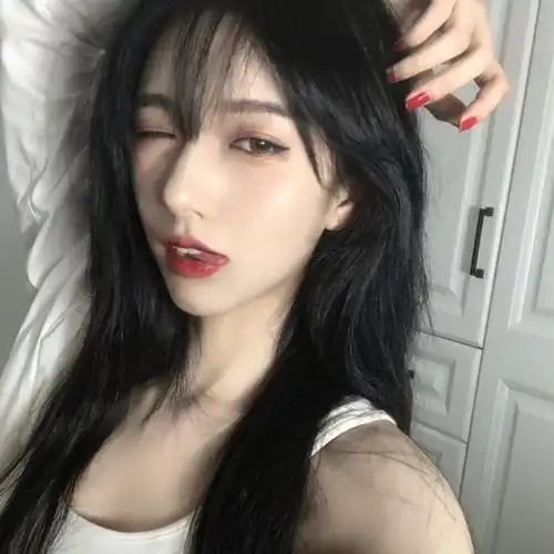 世中仙儿の 女生头像[气质][高冷][原宿风]