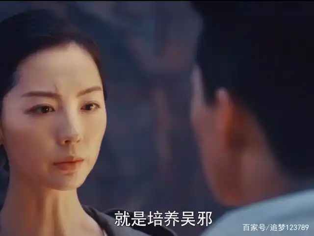 盗墓笔记:小花为什么不遗余力的帮助吴邪?不仅仅只为吸引火力?