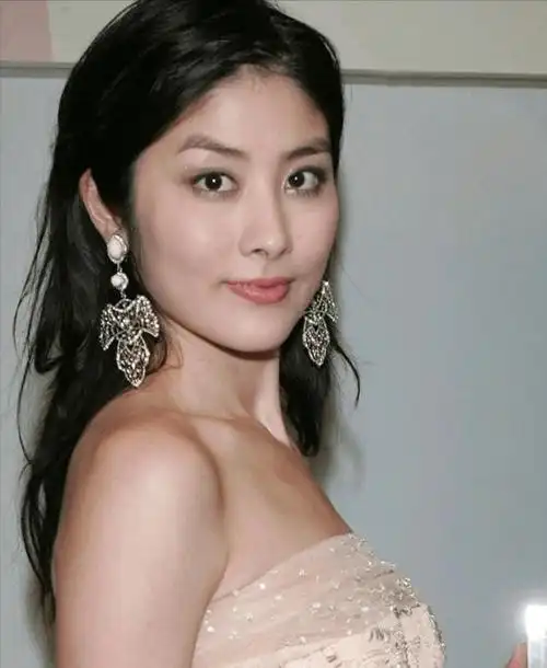 香港最美天后 陈慧琳:少女时期有多美?这些照片已成为稀缺