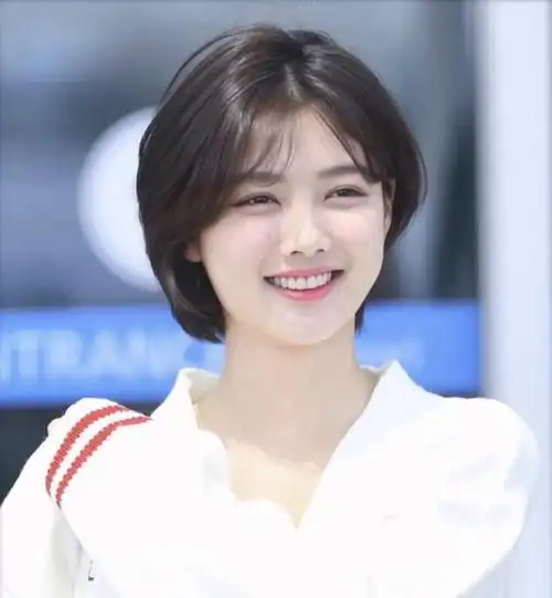 长脸最适合的9款短发,简单利落提气质,还能修饰脸型