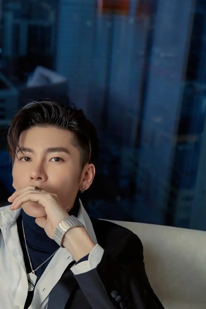 感谢时尚先生esquire,授予我的"年度新人"和"年度公益