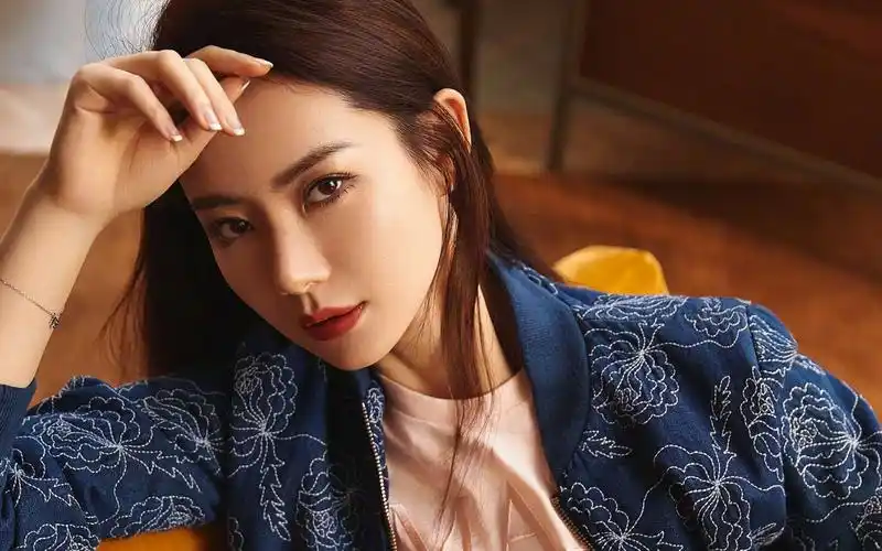 女星戚薇时尚个性写真,高清图片,电脑桌面-壁纸族