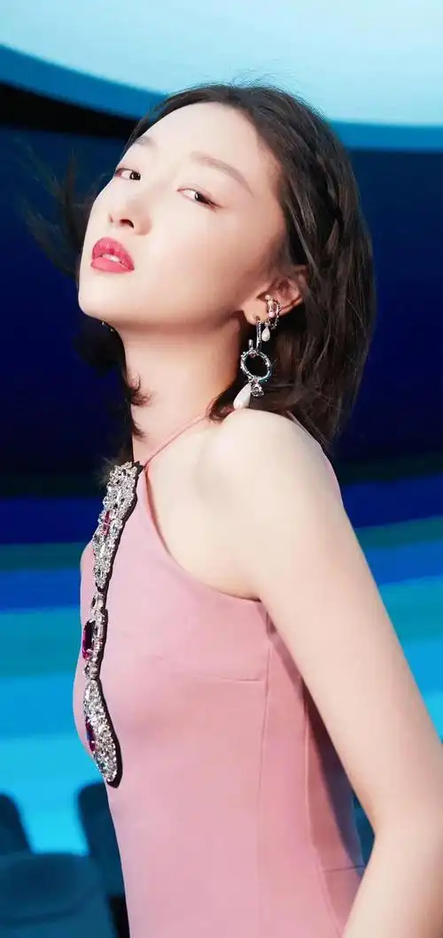 美女系列壁纸第72期周冬雨