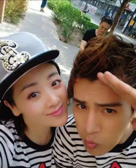 "杜冰雁"小李琳与大11岁前夫离婚,今与小6岁老公甜蜜庆生