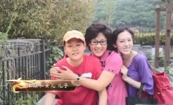 儿子智障,自己被骗,却让女儿上交10年工资,如今61岁的她还好吗