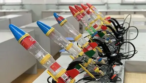 宁波小学生用可乐瓶做"火箭",最远飞出100米