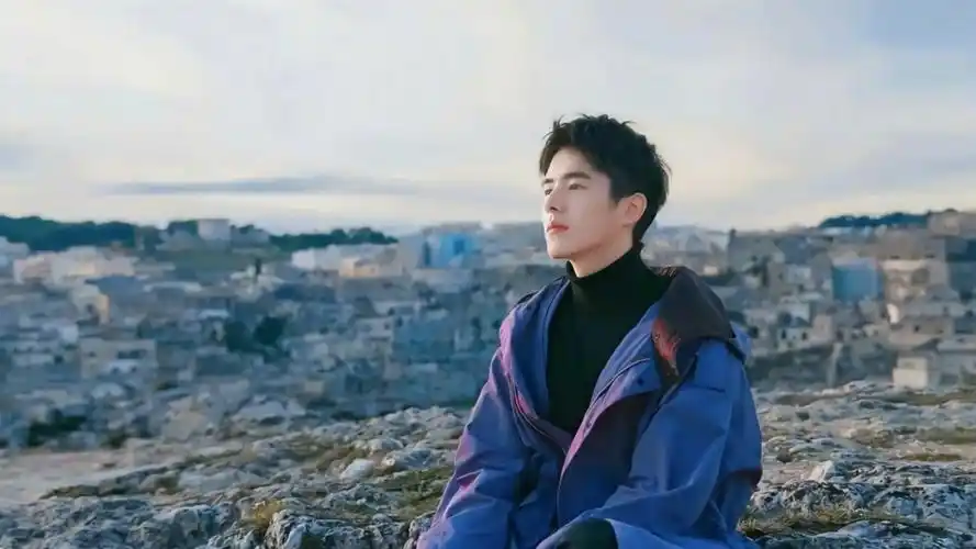 把壁纸换成了可爱的刘昊然,可以舔他了